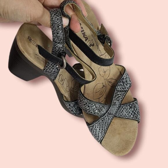 RomikaāāBlockāHeelĀ SnakeskināSandalsāSizeā8.5 - Picture 5 of 7
